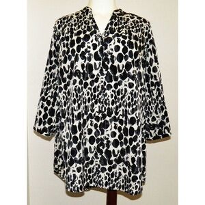 Liz Lange Maternity Black White Animal Print Shirt Top Size Medium 3/4 Sleeves